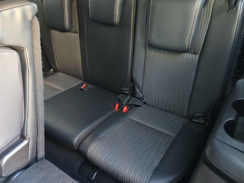 Used 2018 Toyota Highlander Plus AWD/4WD image 12