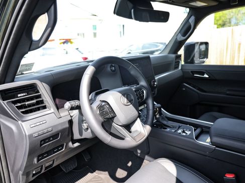 Used 2026 Lexus GX 550 AWD/4WD image 15