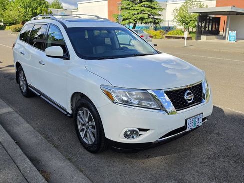 Used 2014 Nissan Pathfinder SL w/ SL Premium Package AWD/4WD image 3