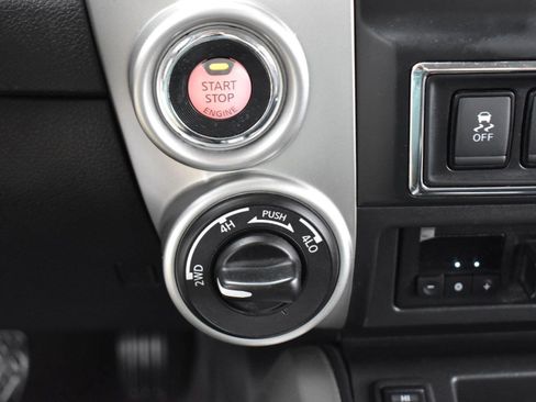 Used 2019 Nissan Titan PRO-4X w/ Pro-4x Convenience Package AWD/4WD image 24