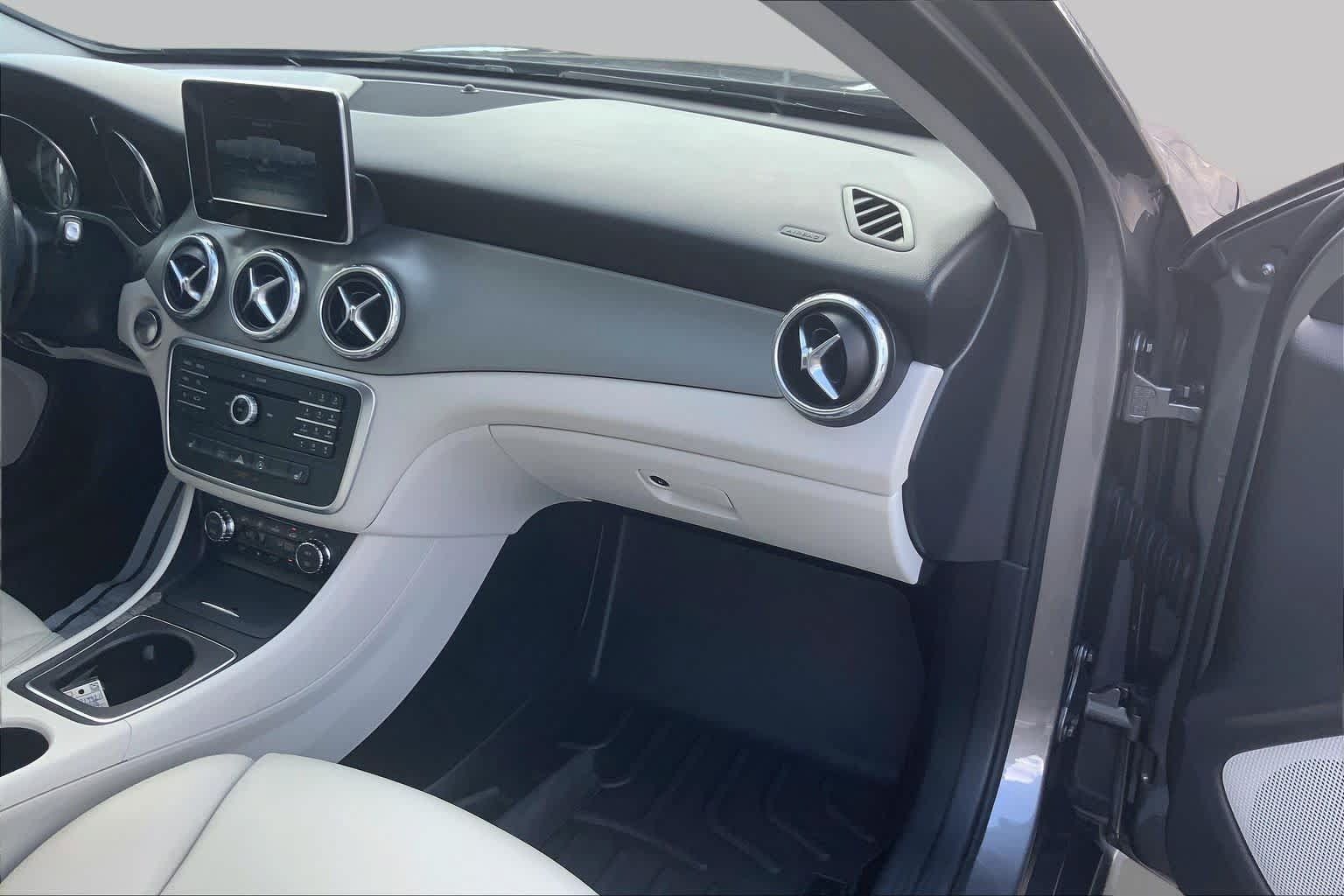 Used 2016 Mercedes-Benz GLA 250 image 18