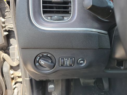 Used 2016 Dodge Charger SE RWD image 16