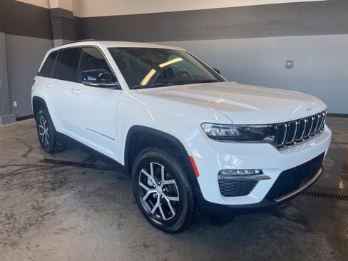 Used 2024 Jeep Grand Cherokee Limited image 2