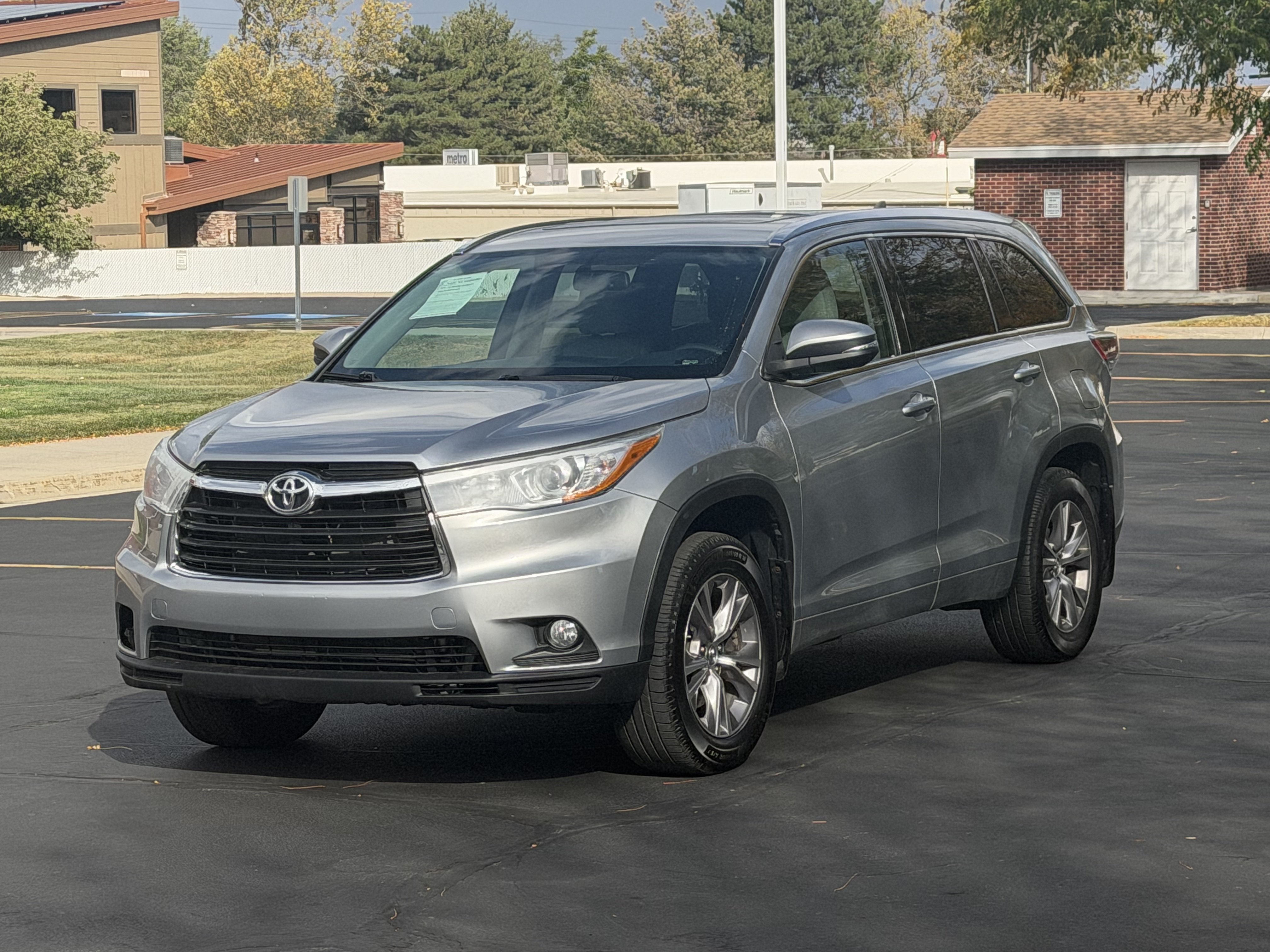 Used 2015 Toyota Highlander XLE AWD/4WD image 2