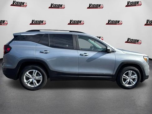 Used 2023 GMC Terrain SLE w/ Driver Convenience Package image 4