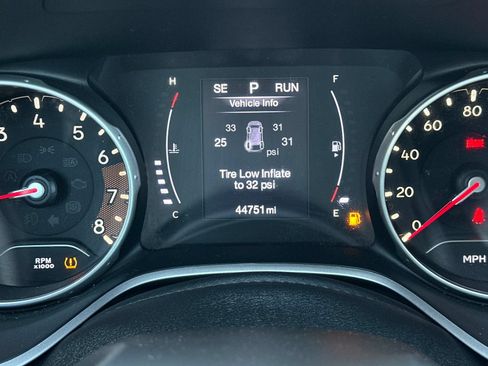 Used 2019 Jeep Compass Latitude FWD image 24