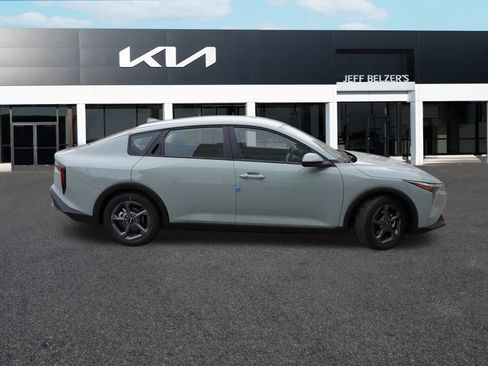 New 2025 Kia K4 LXS image 2