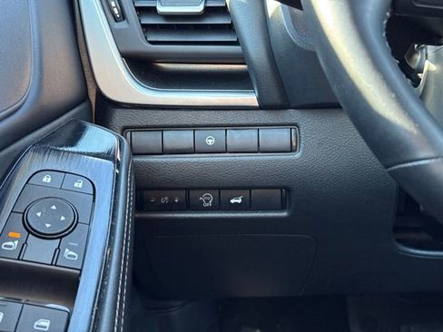 Used 2025 Nissan Rogue SV image 31