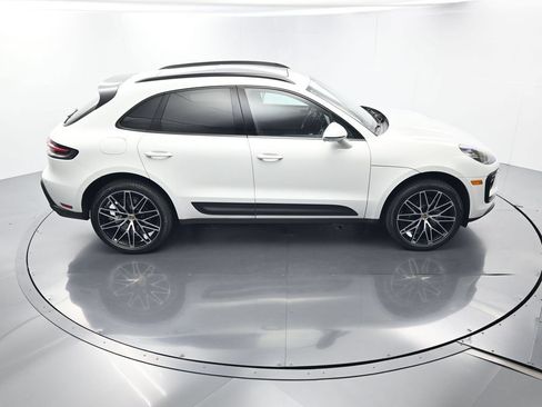Certified 2026 Porsche Macan AWD/4WD image 41