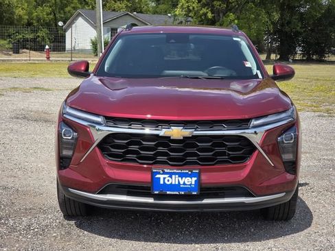 Used 2025 Chevrolet Trax LT w/ Driver Confidence Package FWD image 3