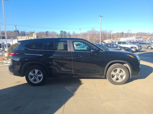 Used 2023 Toyota Highlander LE image 8