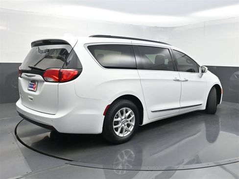 Used 2017 Chrysler Pacifica Touring-L image 20