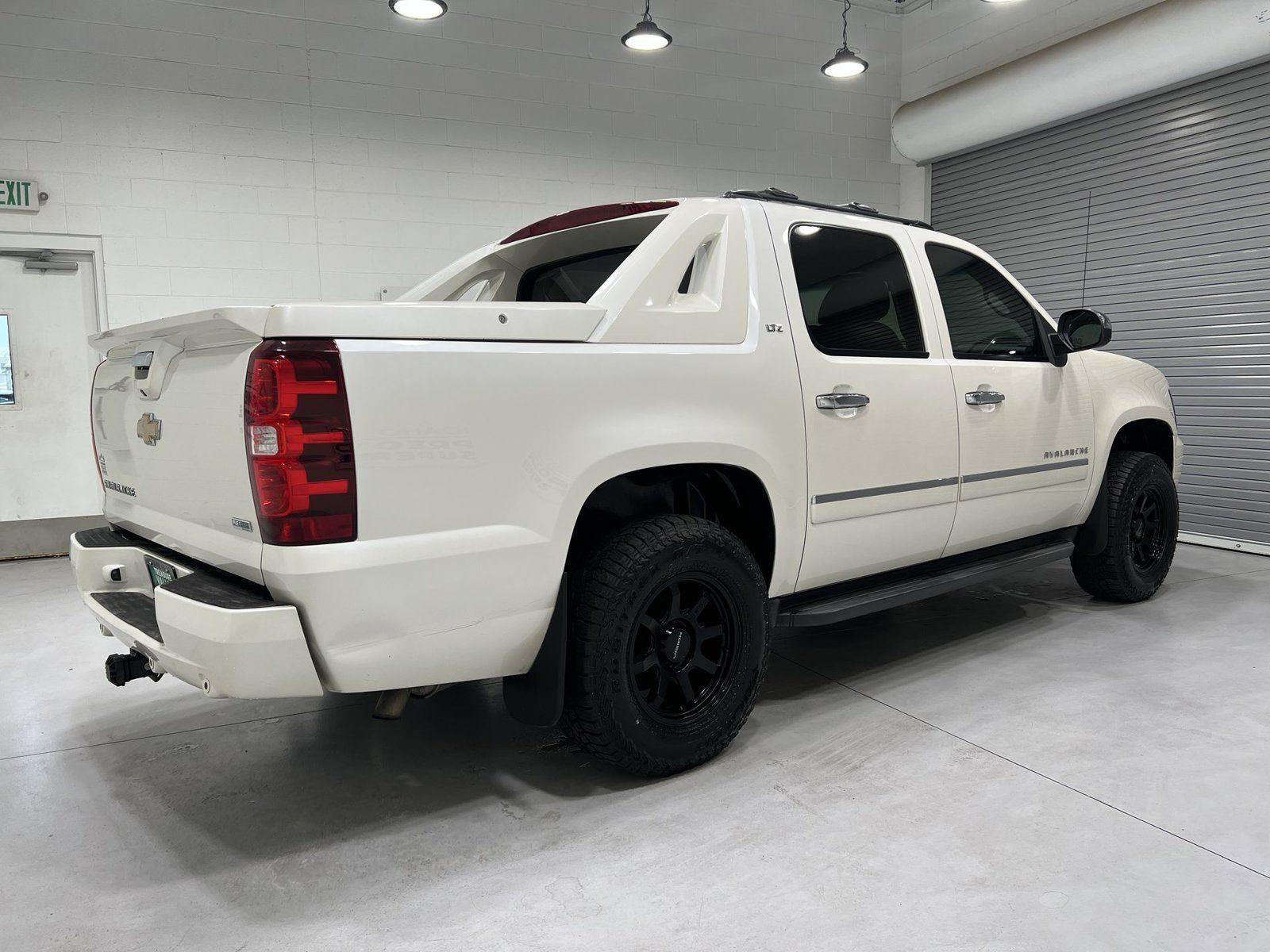 Used 2011 Chevrolet Avalanche LTZ RWD image 8