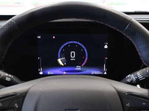 Used 2024 Chevrolet Trax RS w/ Sunroof Package FWD image 20