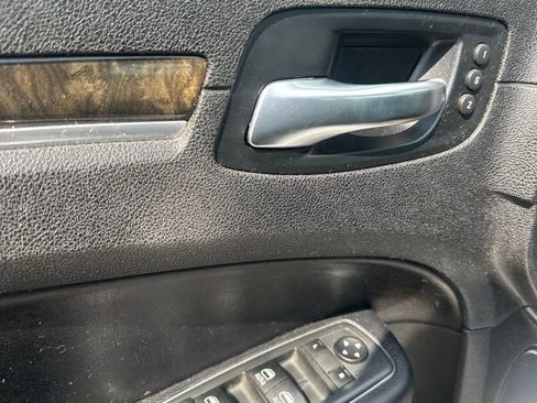 Used 2013 Chrysler 300 C AWD/4WD image 9