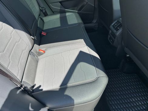 Used 2025 Volkswagen Taos SE w/ Panoramic Sunroof Package image 29