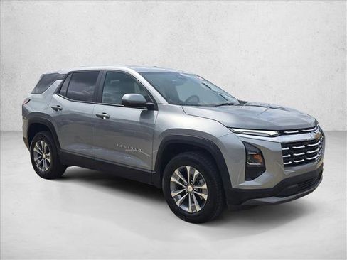 Used 2025 Chevrolet Equinox LT AWD/4WD image 3
