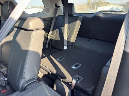 Used 2025 Honda Pilot Elite image 11