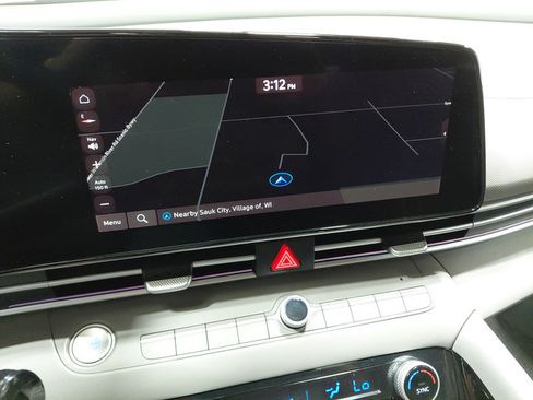 Used 2025 Hyundai Elantra SEL FWD image 32