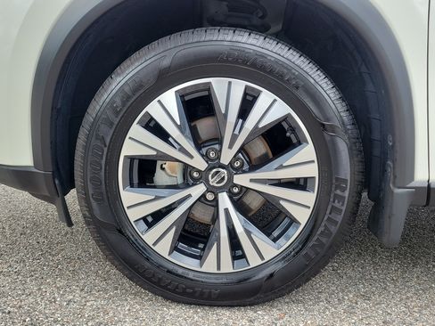Certified 2021 Nissan Rogue SV w/ Premium Package FWD image 10