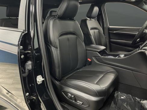 Used 2024 Jeep Grand Cherokee Limited image 31