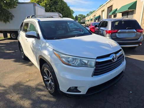 Used 2016 Toyota Highlander XLE AWD/4WD image 5