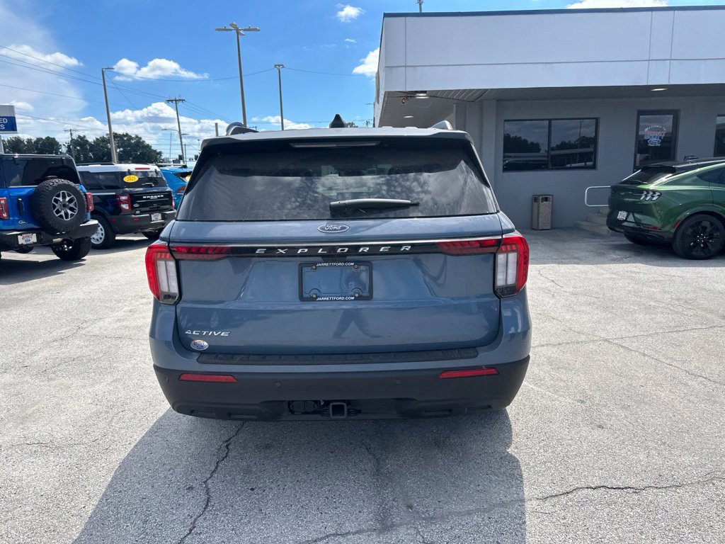Used 2025 Ford Explorer Active RWD image 15