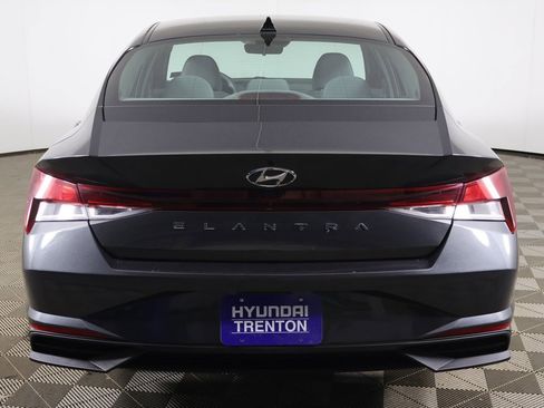Used 2023 Hyundai Elantra SEL w/ Preferred Accessory Package image 11
