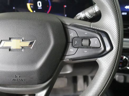 Used 2025 Chevrolet Trax LT FWD image 36