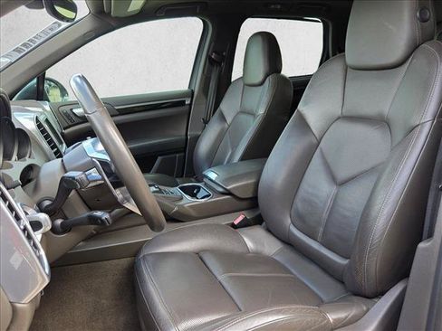 Used 2016 Porsche Cayenne AWD/4WD image 10