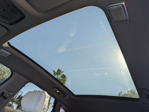 New 2025 Cadillac Optiq Sport 2 w/ LPO, ONYX Package image 22