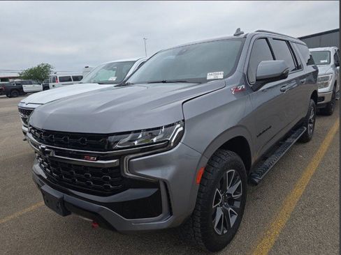 Used 2022 Chevrolet Suburban Z71 w/ Z71 Off-Road Package AWD/4WD image 3