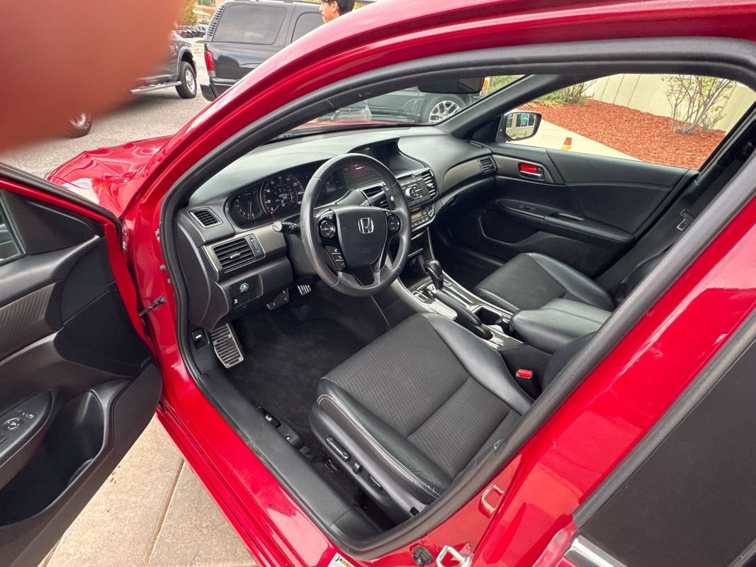 Used 2017 Honda Accord Sport image 24