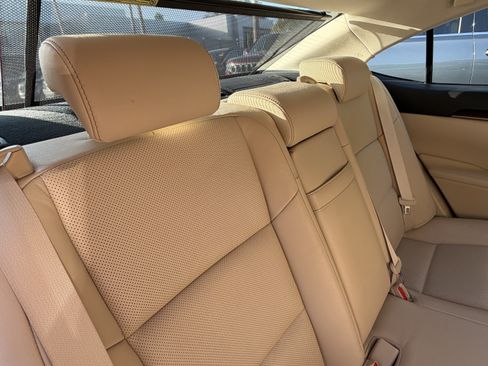 Used 2014 Lexus ES 350 w/ Luxury Package FWD image 40