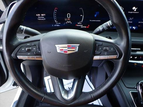 Used 2024 Cadillac XT4 Premium Luxury image 14