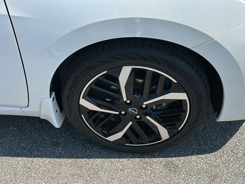 Certified 2025 Nissan Versa SR w/ Trunk Package FWD image 8