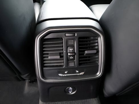 Certified 2024 Porsche Macan w/ Premium Plus Package AWD/4WD image 21