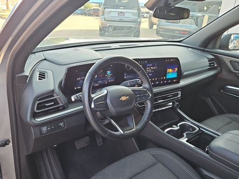 Used 2024 Chevrolet Traverse LT FWD image 10