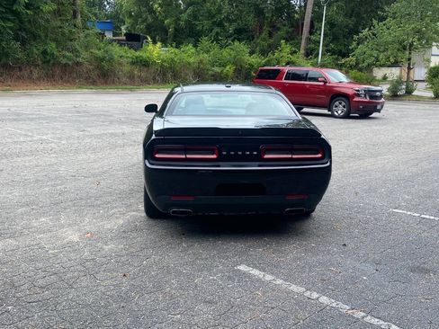 Used 2018 Dodge Challenger SXT RWD image 6