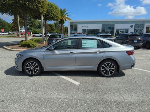 New 2025 Volkswagen Jetta SE image 9