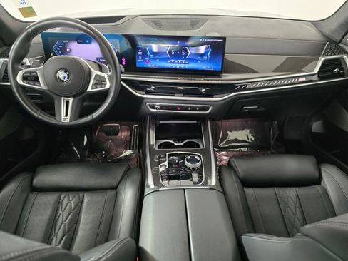 Used 2025 BMW X7 M60i AWD/4WD image 21