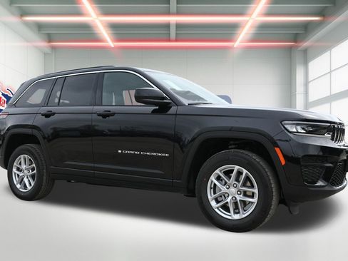 New 2026 Jeep Grand Cherokee Laredo X AWD/4WD image 4