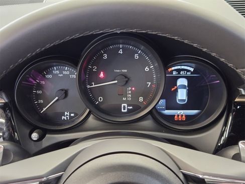 Used 2025 Porsche Macan image 20