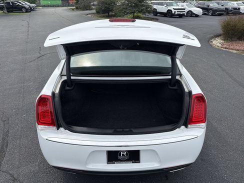 Used 2018 Chrysler 300 Touring AWD/4WD image 22