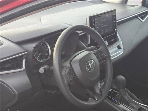 Used 2020 Toyota Corolla LE FWD image 5