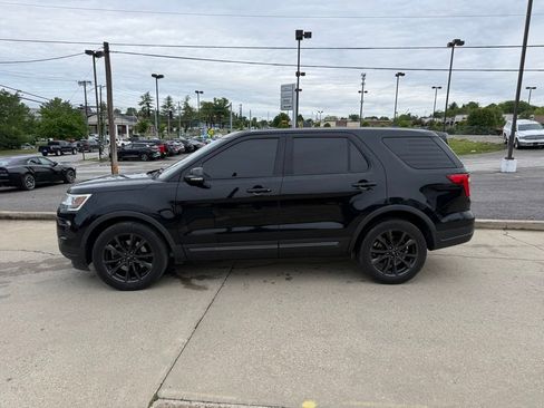 Used 2018 Ford Explorer XLT w/ Equipment Group 202A AWD/4WD image 9