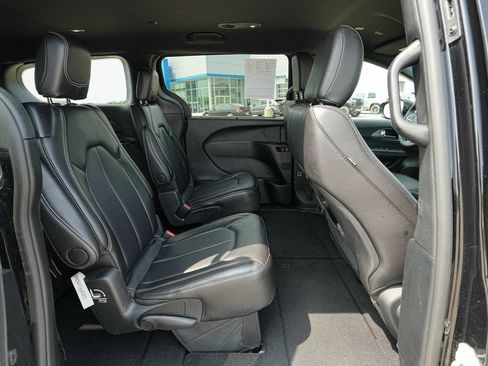 Used 2026 Chrysler Pacifica Select FWD image 23