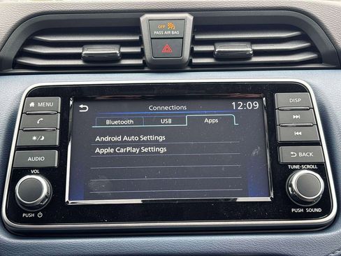 Used 2025 Nissan Versa SV w/ Trunk Package image 22