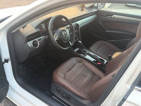 Used 2022 Volkswagen Passat 2.0T SE FWD image 4
