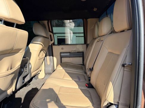 Used 2011 Ford F250 Lariat w/ Lariat Interior Pkg image 22